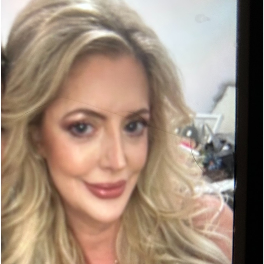 Meet your Posher, Laurie